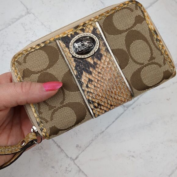 Coach Sutton Signature C Python Universal Case Wristlet Khaki Natural 61851 - Picture 14 of 14